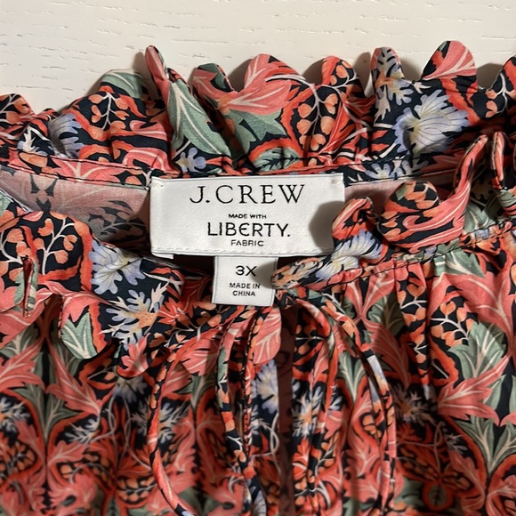 Plus size top - Picture 3 of 4